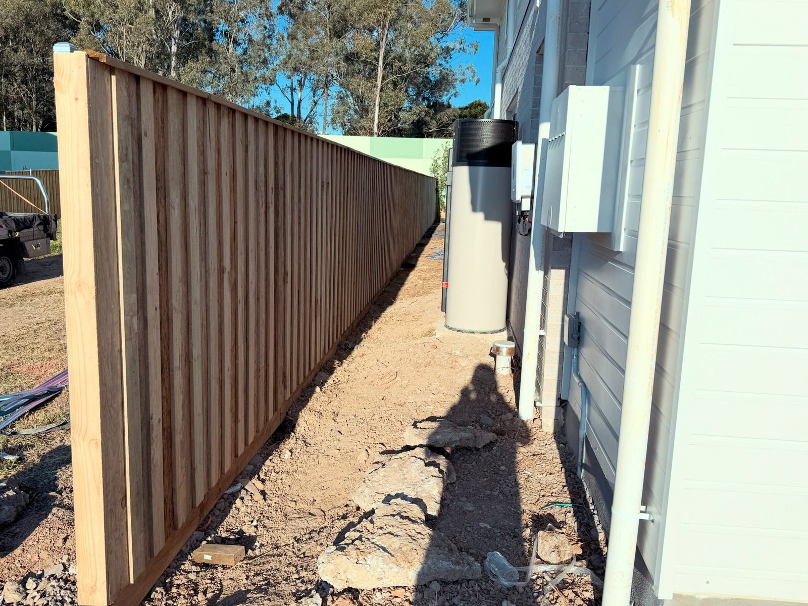 Overlapping slat fence, 1.8 m high, with one crossbar along the full length, NSW